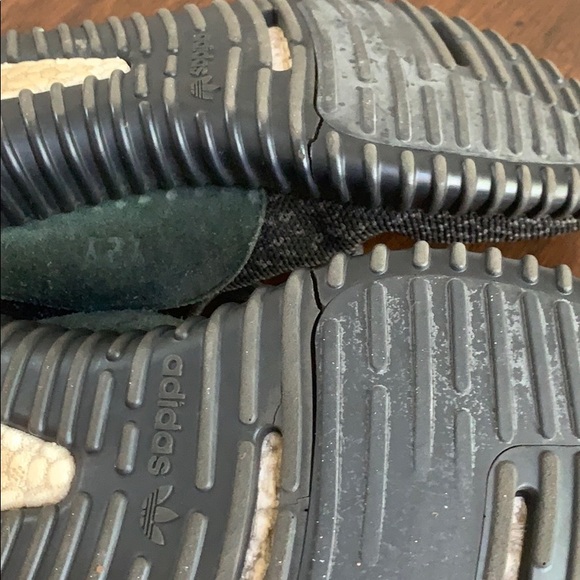 👟 Adidas YZY Boost black athletic shoes - Picture 8 of 8